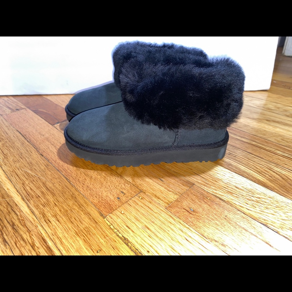 Women’s Ugg Boots, Black, Size 5